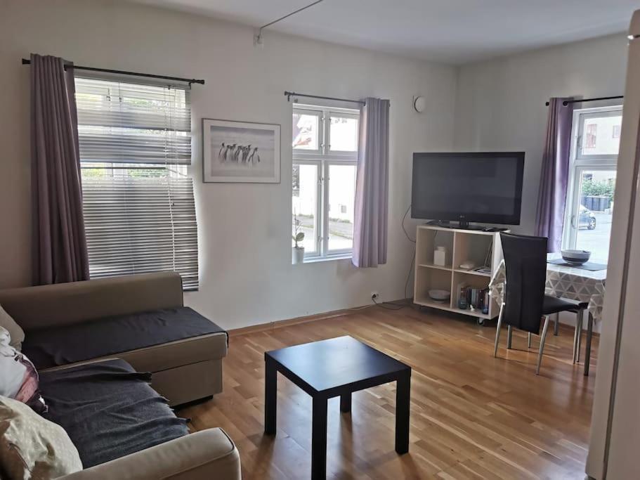 Nice 1-Bedroom Apartment In Heart Of The City 스타방에르 외부 사진