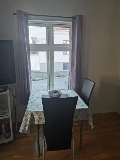 Nice 1-Bedroom Apartment In Heart Of The City 스타방에르 외부 사진